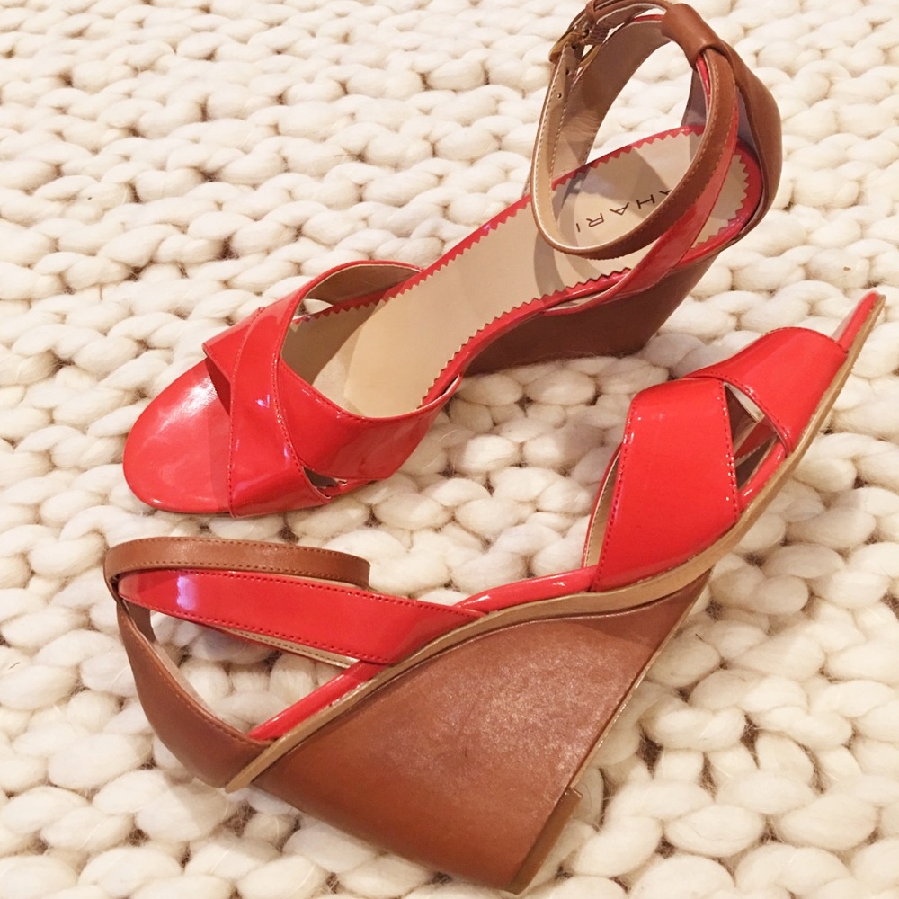 Tahari size 9.5 tan and coral wedges
